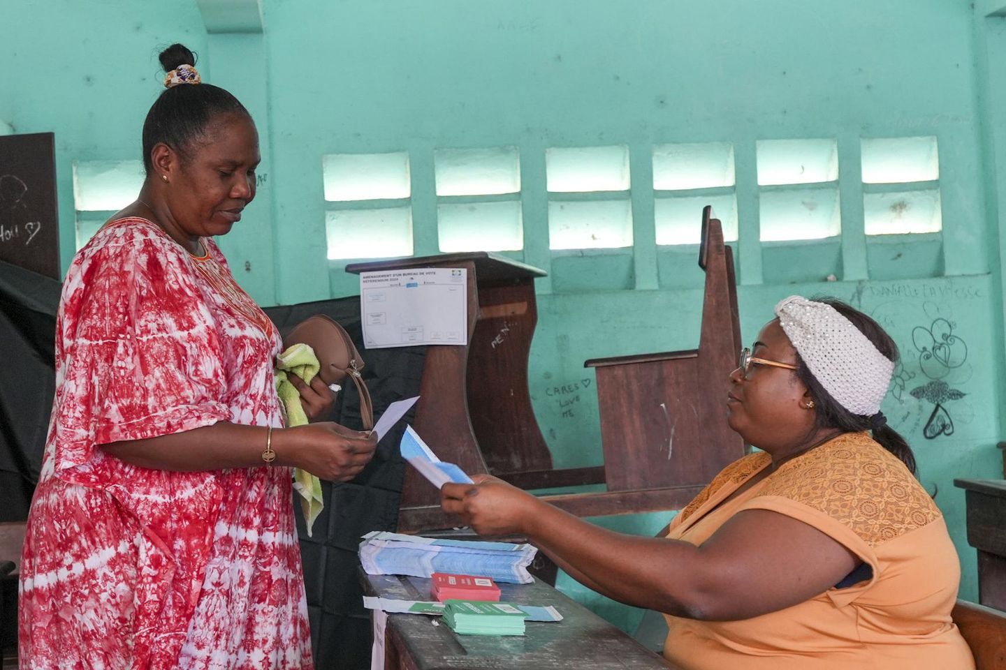 Gabon Referendum 90248 s1440x960 RcPIPr